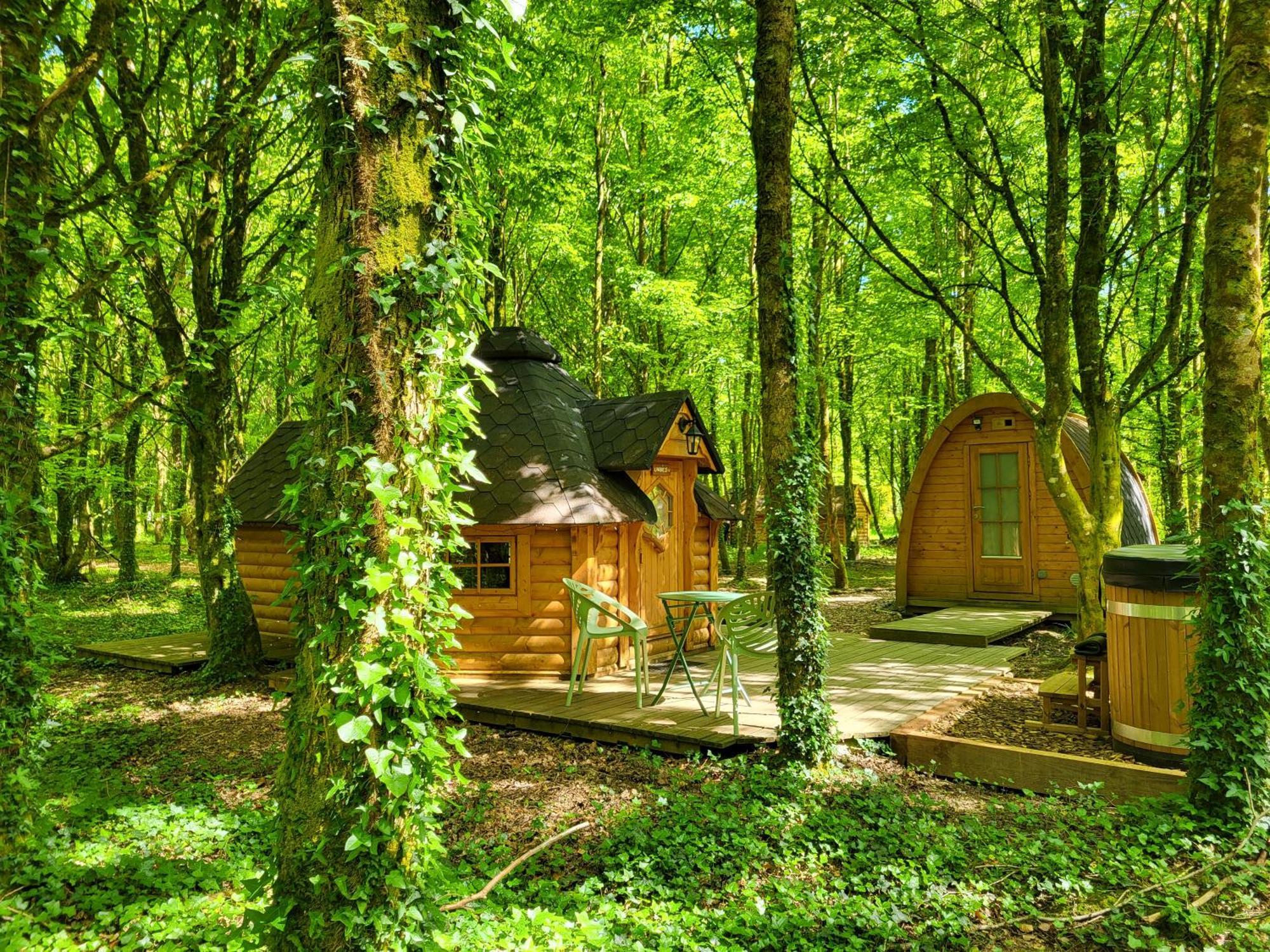 Le Domaine Insolite De Broceliande Paimpont Exteriör bild