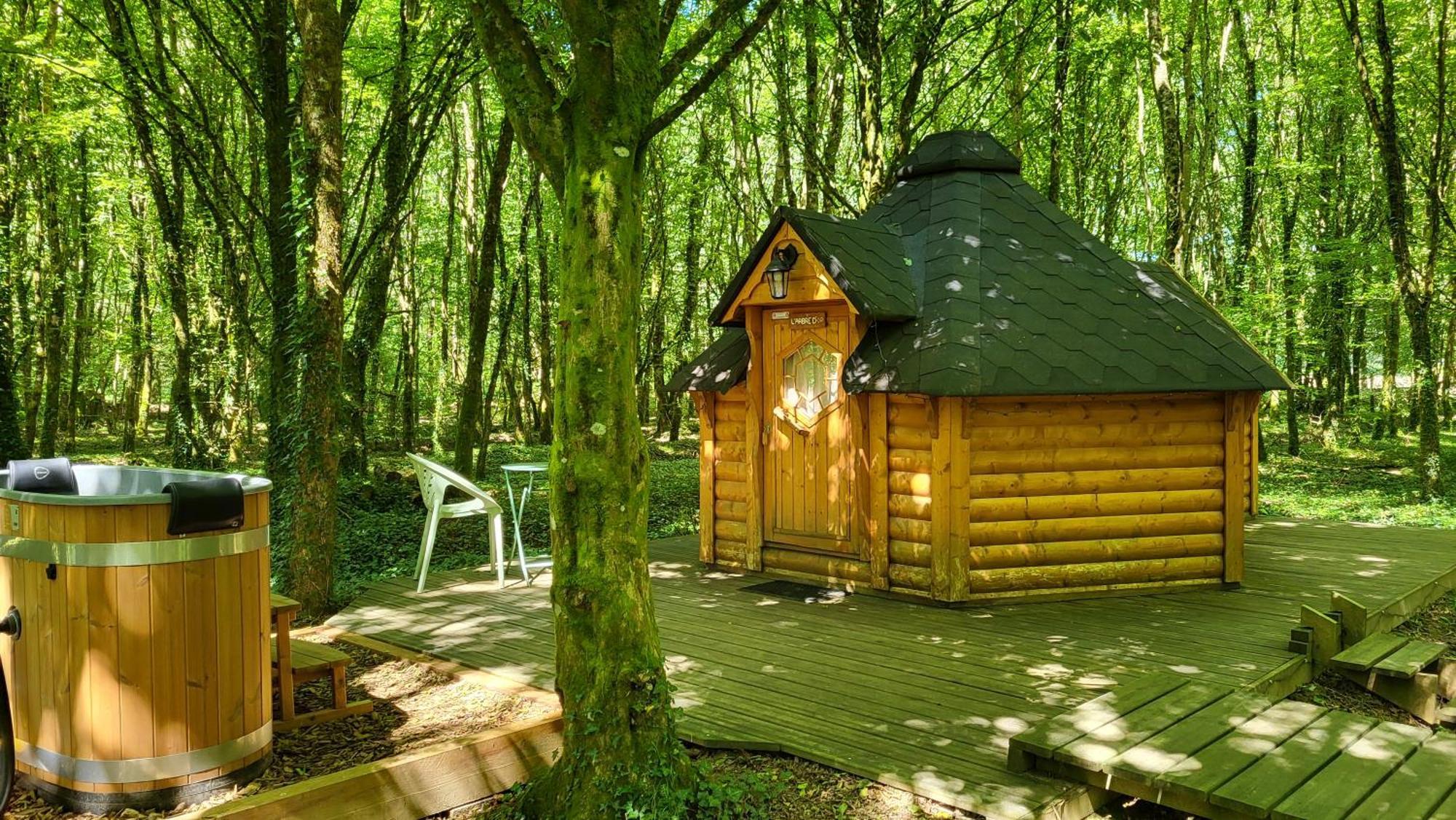 Le Domaine Insolite De Broceliande Paimpont Exteriör bild