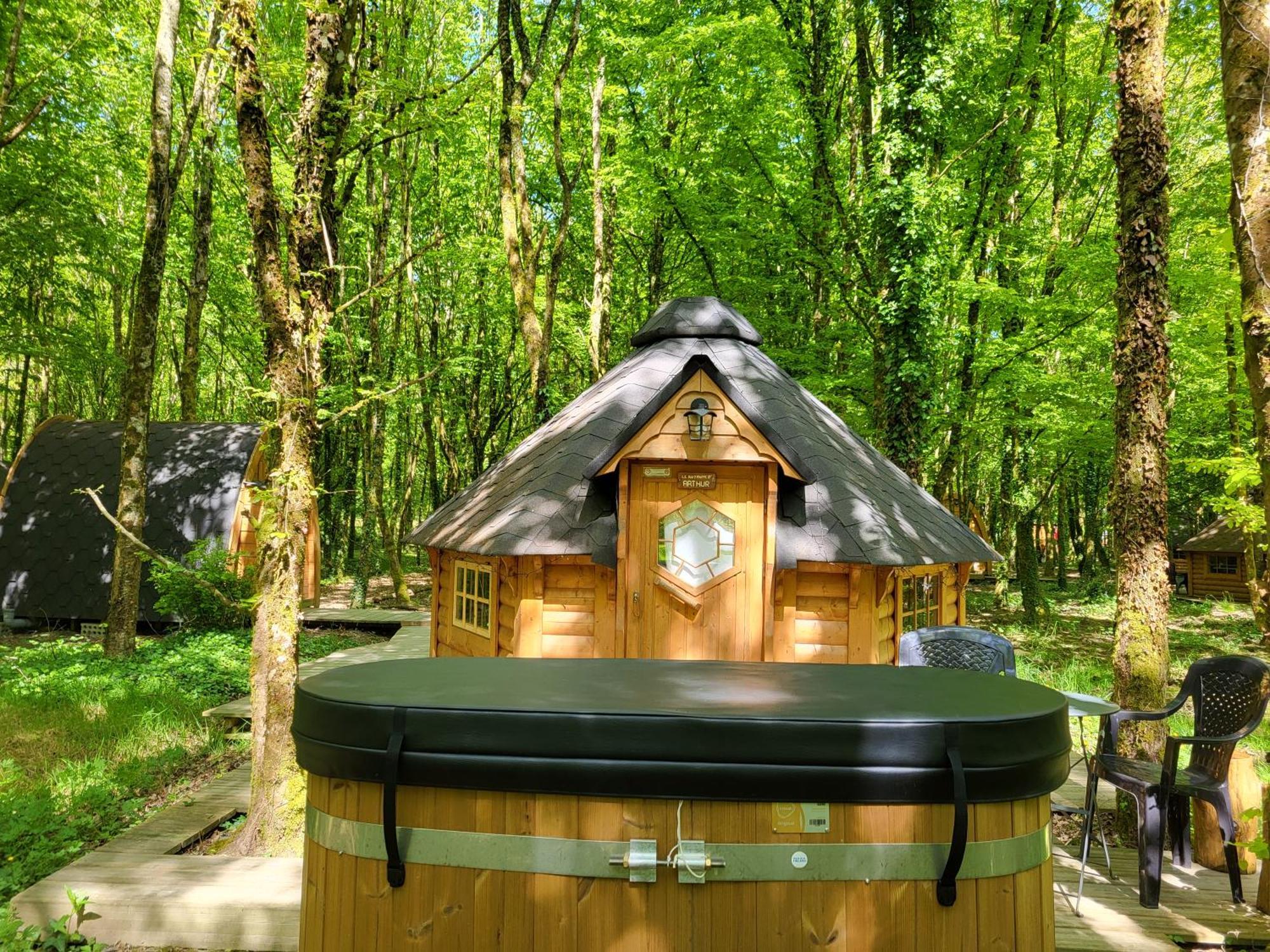 Le Domaine Insolite De Broceliande Paimpont Exteriör bild