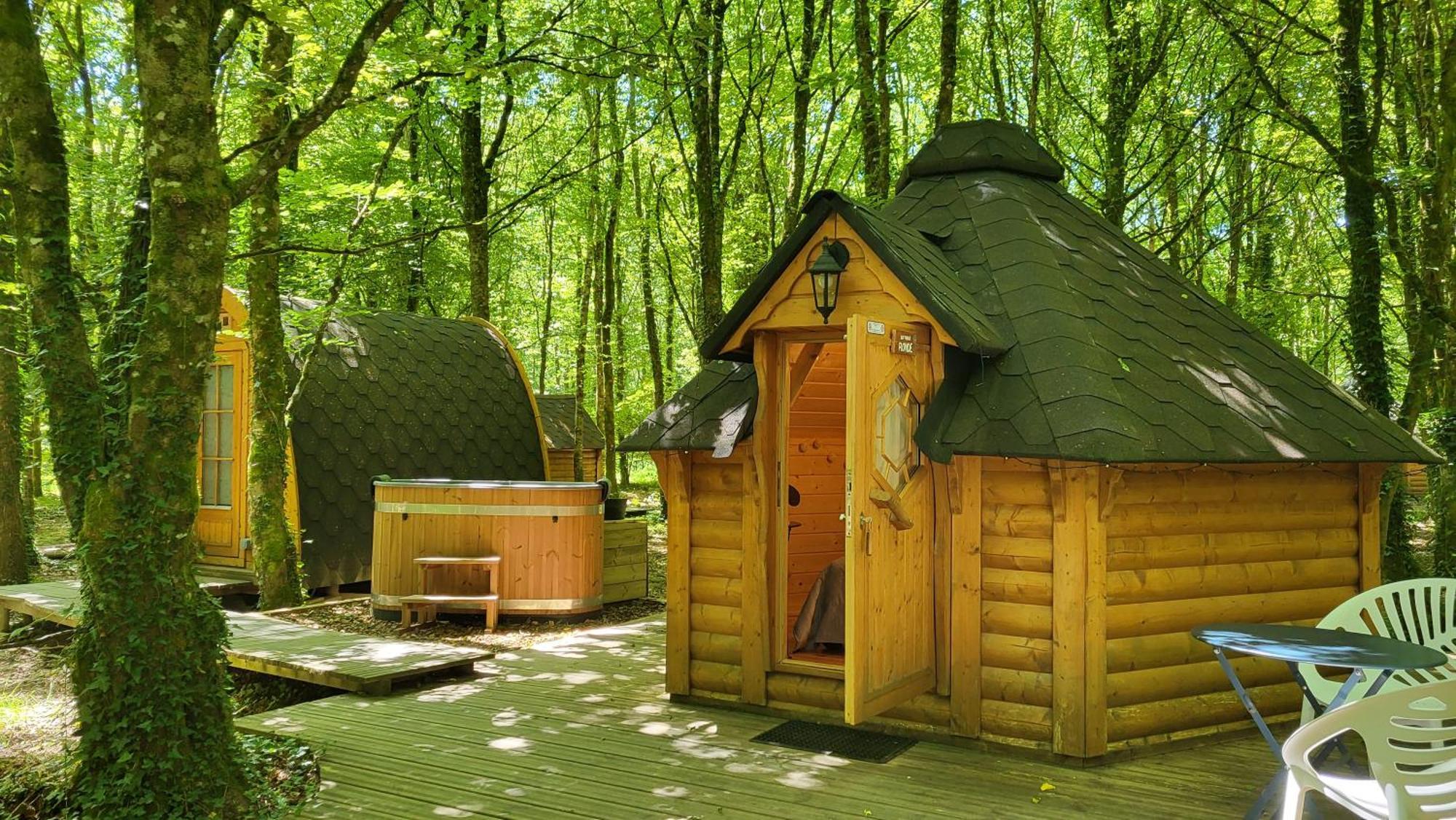 Le Domaine Insolite De Broceliande Paimpont Exteriör bild