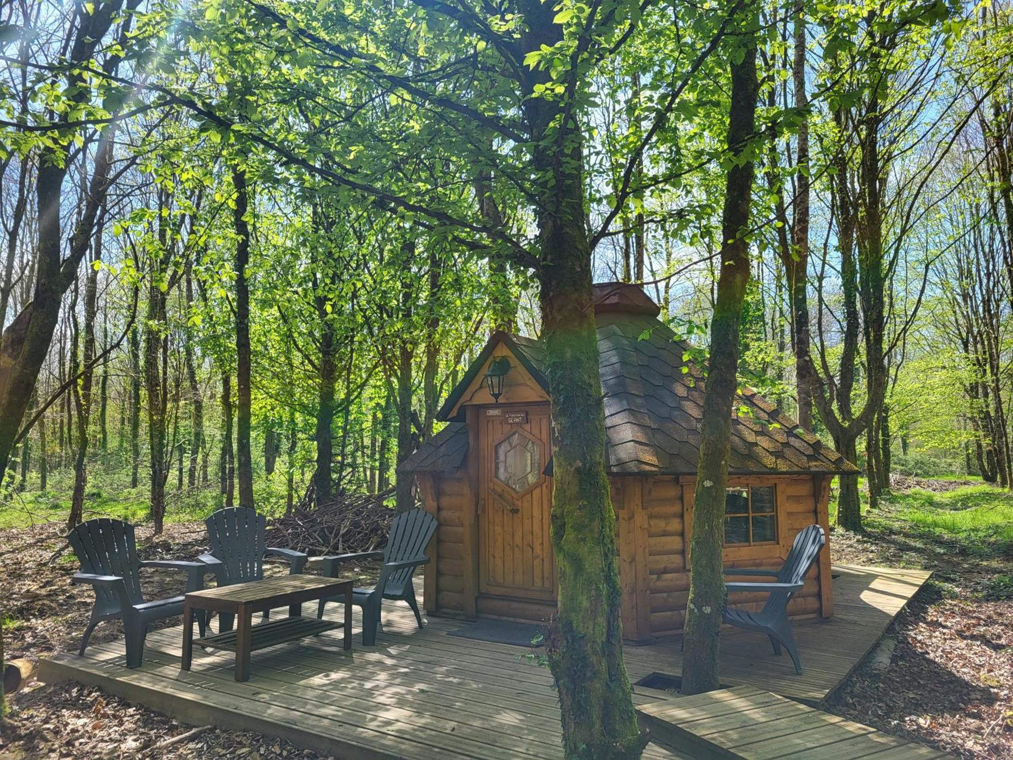 Le Domaine Insolite De Broceliande Paimpont Exteriör bild