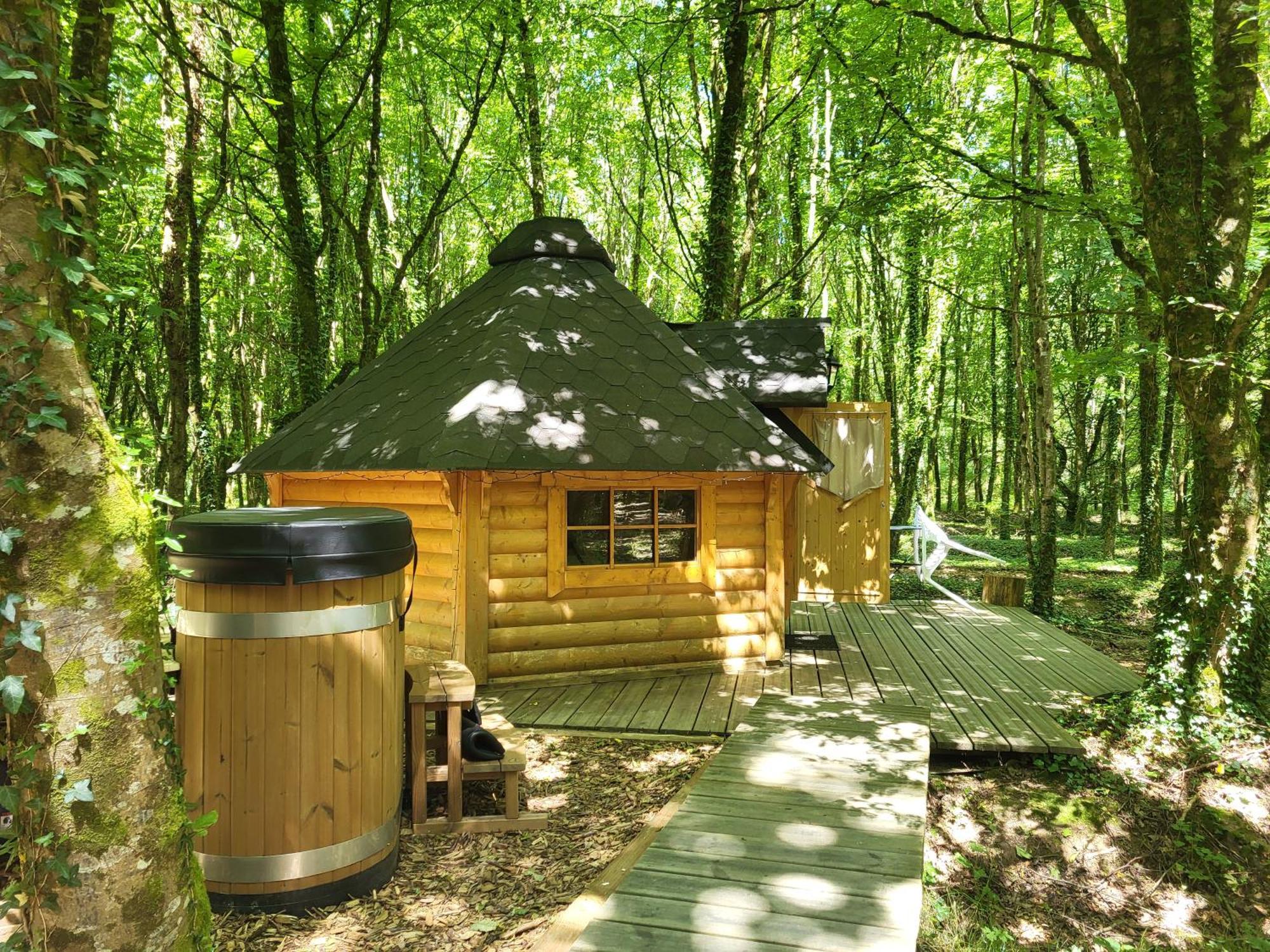 Le Domaine Insolite De Broceliande Paimpont Exteriör bild