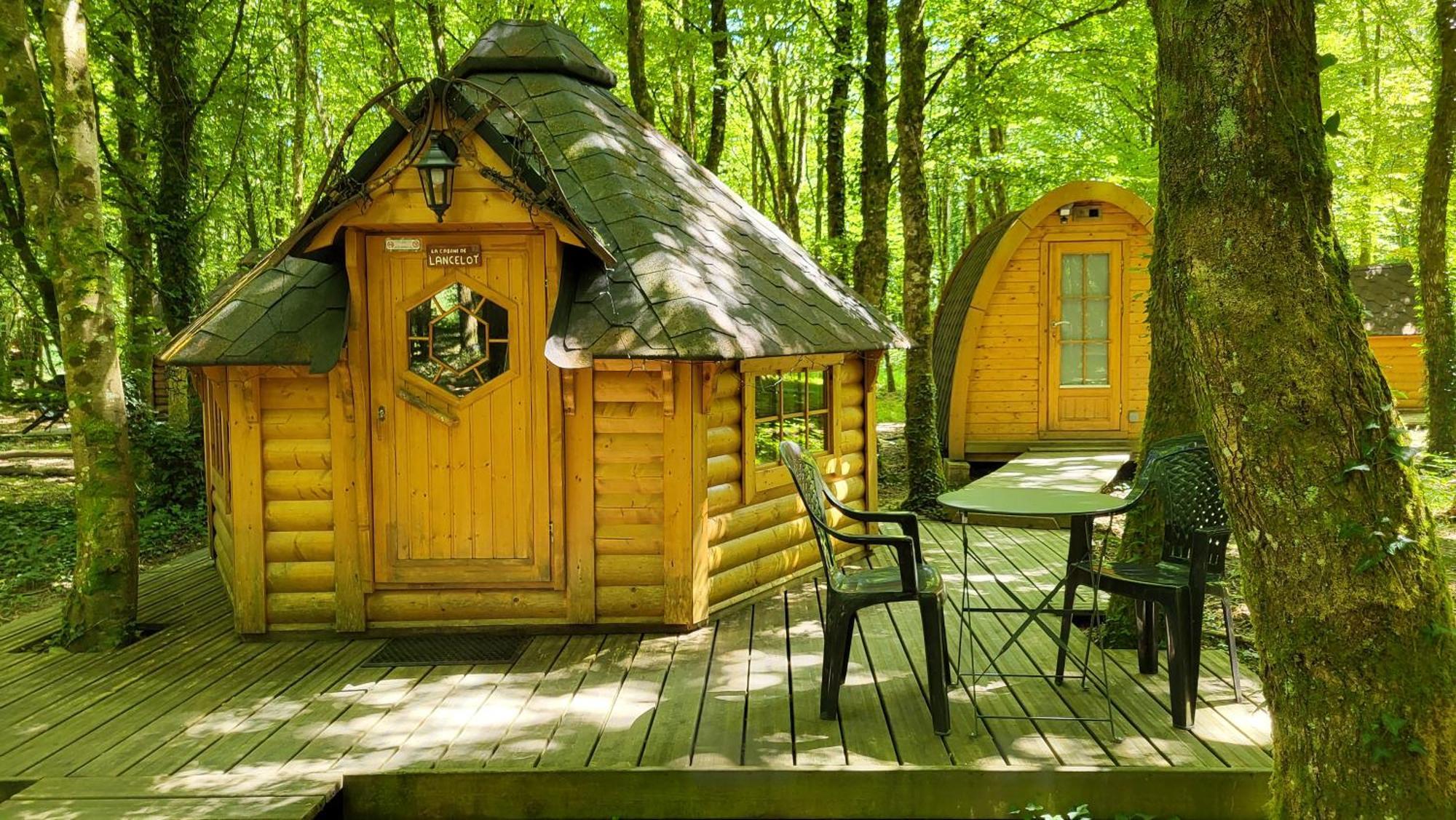 Le Domaine Insolite De Broceliande Paimpont Exteriör bild