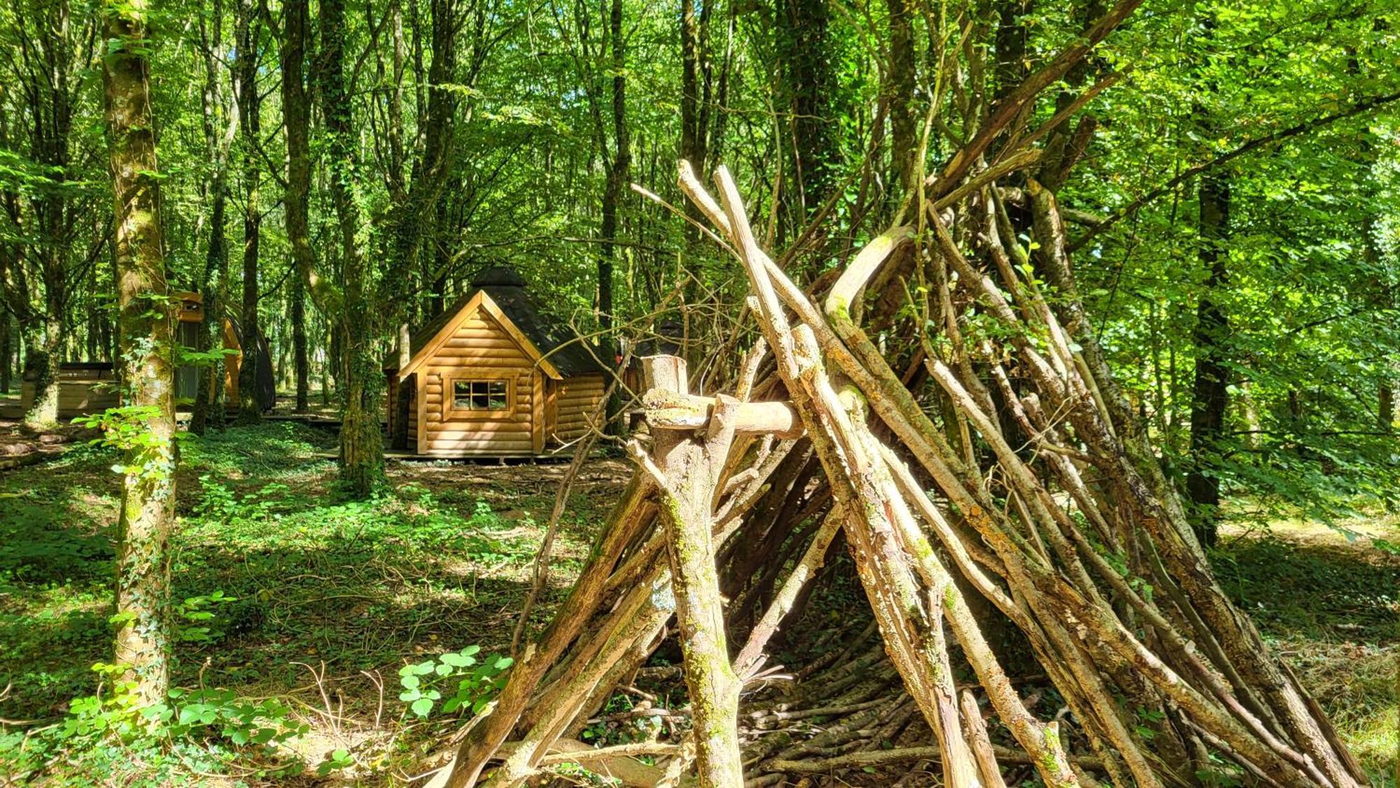 Le Domaine Insolite De Broceliande Paimpont Exteriör bild