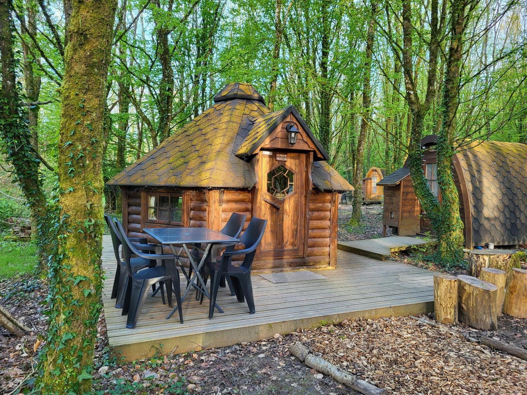 Le Domaine Insolite De Broceliande Paimpont Exteriör bild